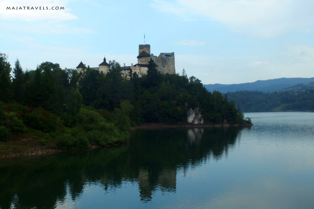 niedzica castle at czorsztyn lake