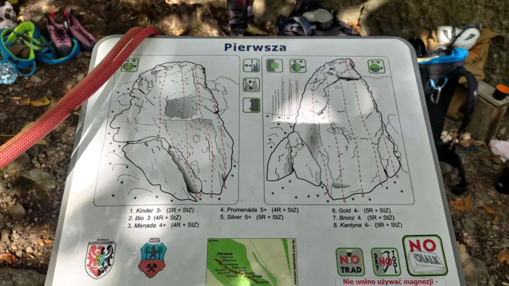 Spękane Skały, skała Pierwsza