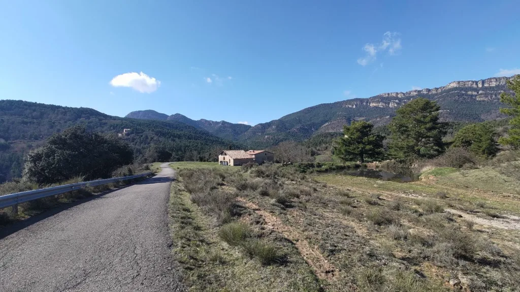 Access road to Molinot enduro trail