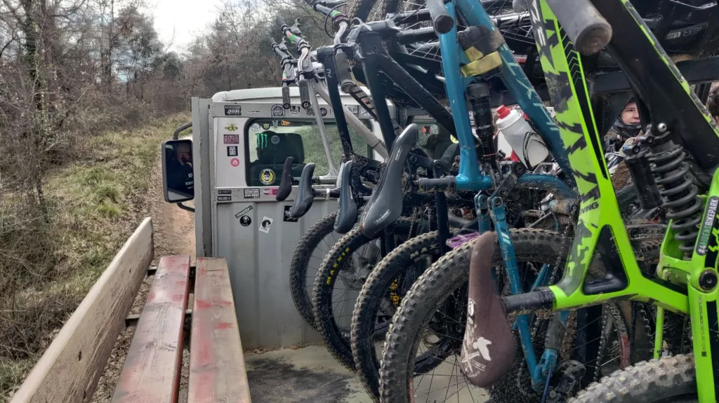 4 Riders Bike Park - truck