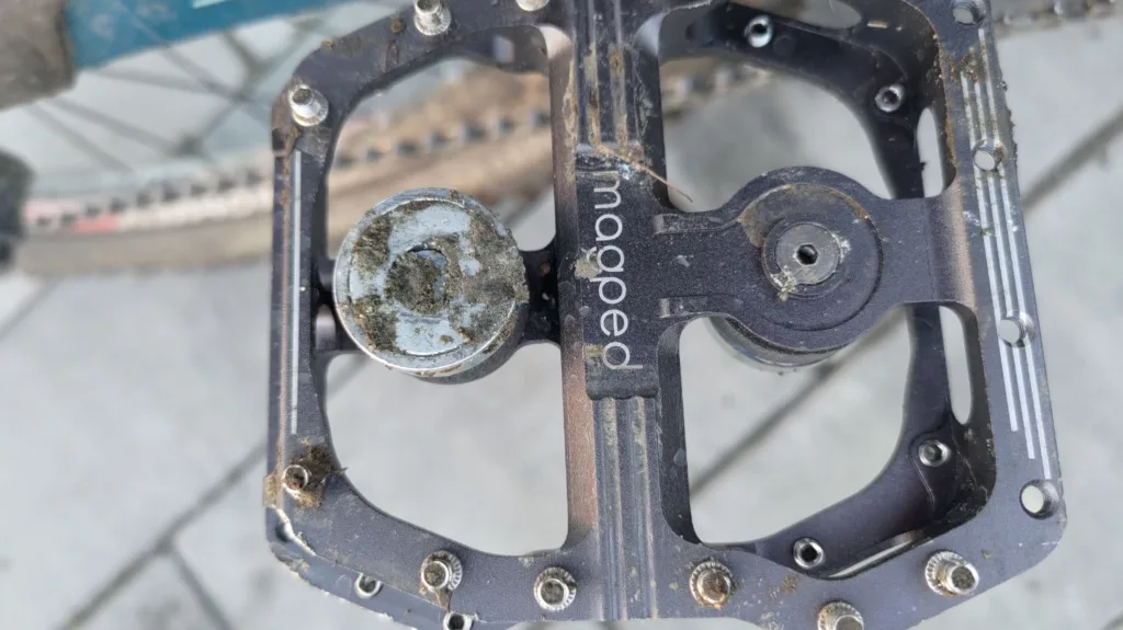 Magped pedals with mud