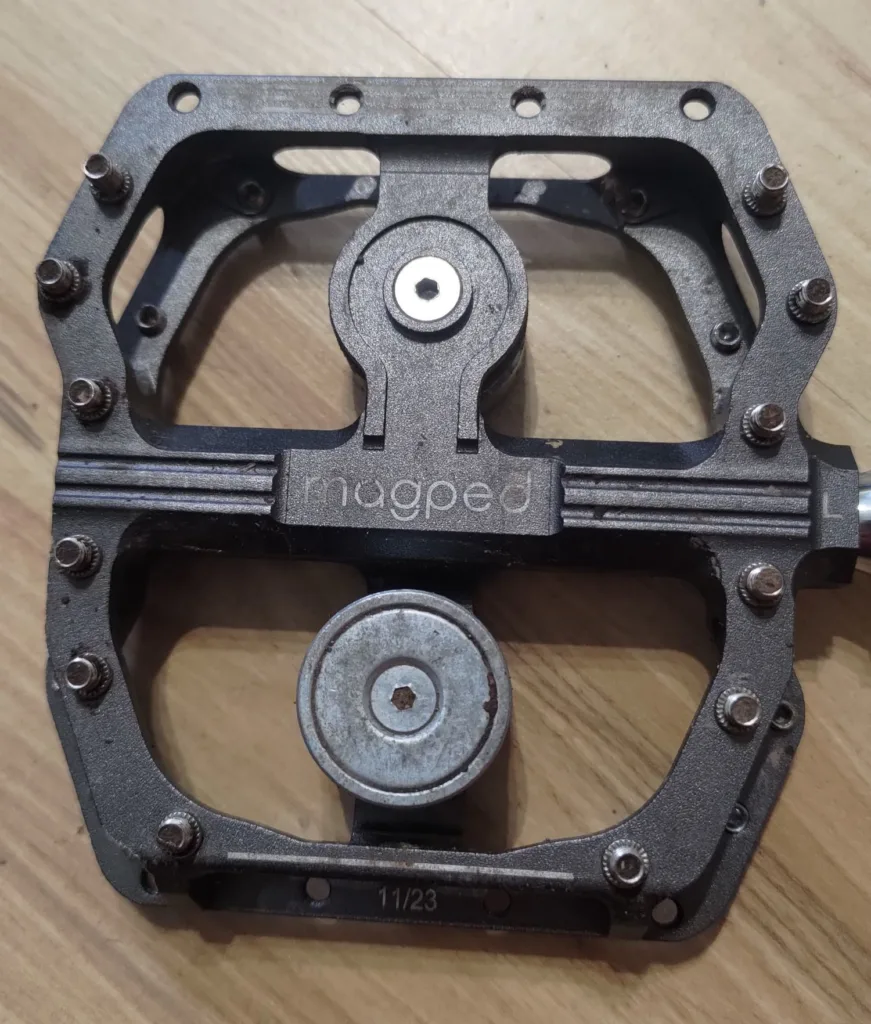 Magped magnetic pedal with pins